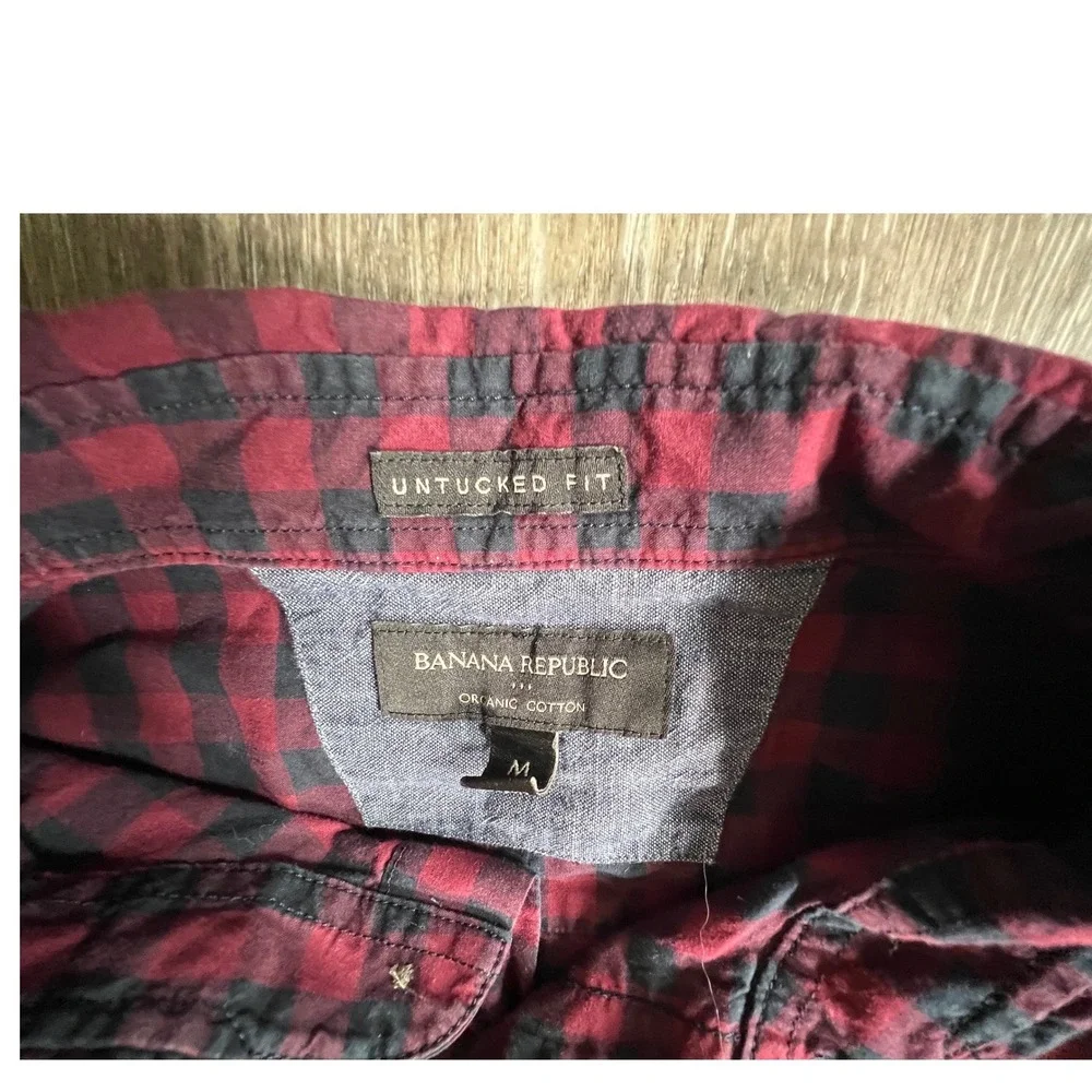Banana Republic Button Down Mens M Red Black Buffalo Check Untucked Fit Cotton